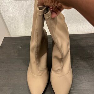Elegant Tan Women's Boots